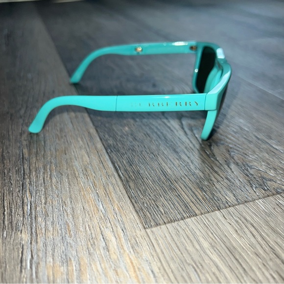 Burberry folding wayfarer sunglasses in bright blue / turquoise with case - Picture 13 of 15